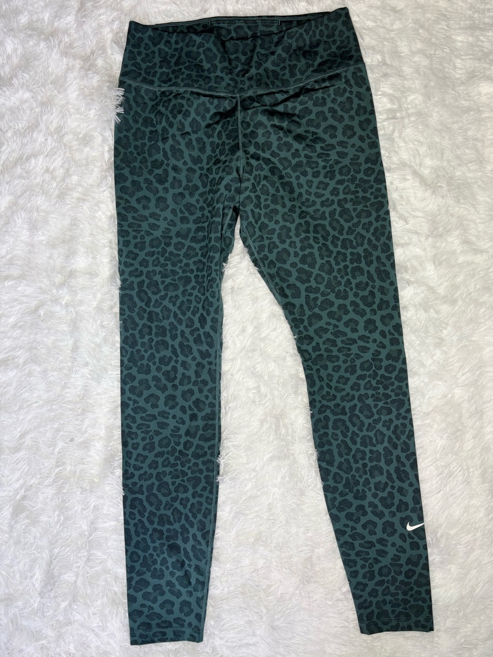 NIKE One Dri-FIT Green Leopard Glitters Printed Mid-Rise Leggings - Picture 5 of 7